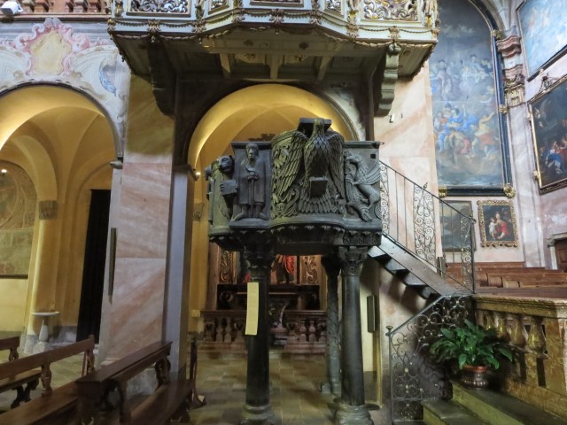 2499 Guilio marble pulpit