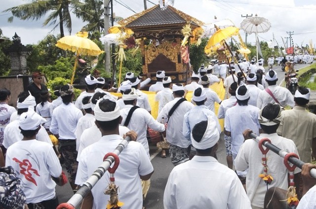 melasti procession 2